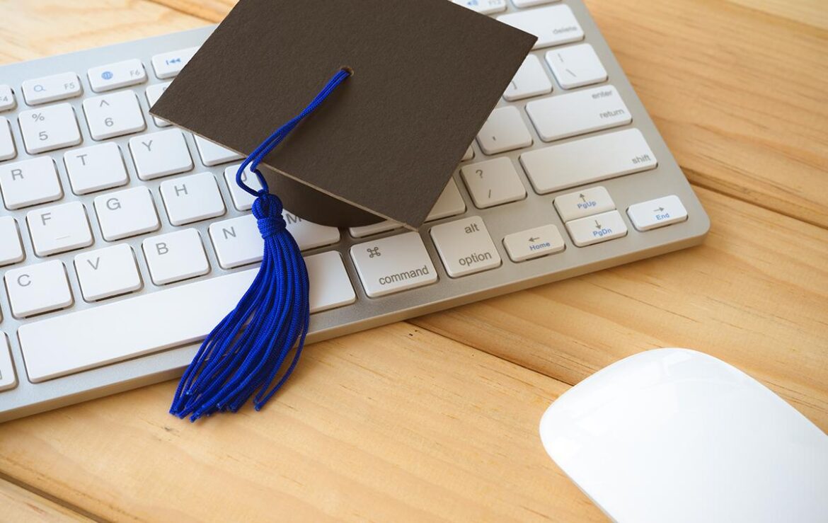 how-an-online-degree-can-help-you-switch-careers