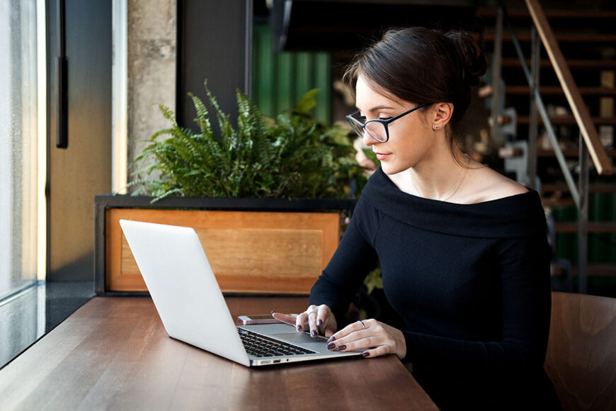 Focused,Business,Woman,Sit,On,Cafe,Working,On,Laptop,,Concentrated